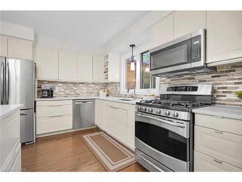 52 Chepstow Close, London, ON - Indoor Photo Showing Kitchen With Stainless Steel Kitchen With Upgraded Kitchen
