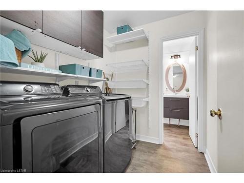 52 Chepstow Close, London, ON - Indoor Photo Showing Laundry Room