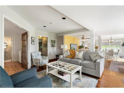 547 West Edith Cavell Boulevard, Port Stanley, ON - Indoor Photo Showing Living Room