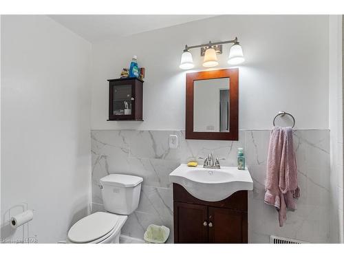 1142 Gatewood Road, London, ON - Indoor Photo Showing Bathroom