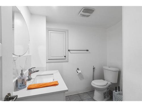 1142 Gatewood Road, London, ON - Indoor Photo Showing Bathroom