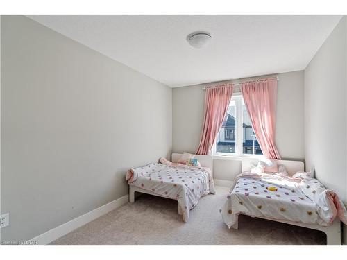 9-745 Chelton Rd Road, London, ON - Indoor Photo Showing Bedroom