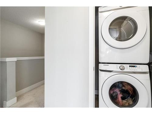 9-745 Chelton Rd Road, London, ON - Indoor Photo Showing Laundry Room