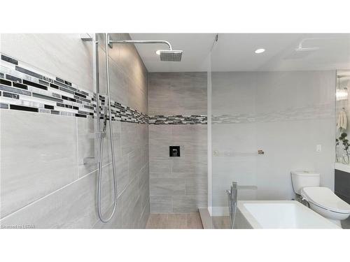 2147 Bakervilla Street, London, ON - Indoor Photo Showing Bathroom