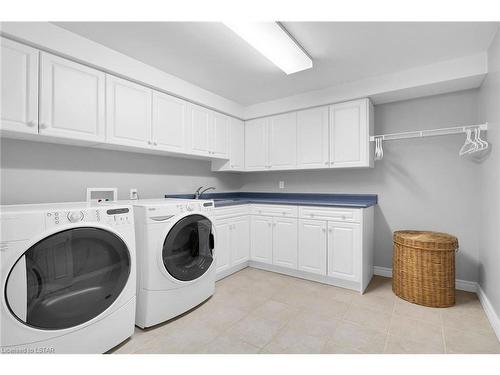 34 September Place, London, ON - Indoor Photo Showing Laundry Room