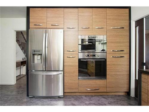 25 Demeyere Avenue, Tillsonburg, ON - Indoor Photo Showing Kitchen With Upgraded Kitchen