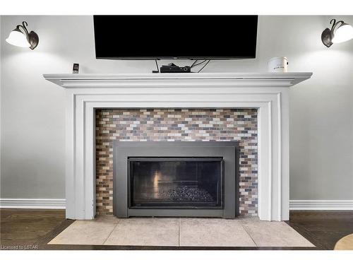 614 Grand View Avenue, London, ON - Indoor Photo Showing Living Room With Fireplace