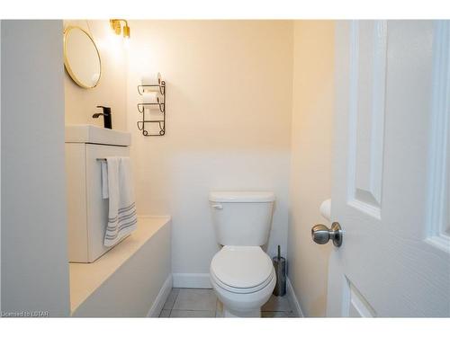 209 Murray St Street, Wallaceburg, ON - Indoor Photo Showing Bathroom