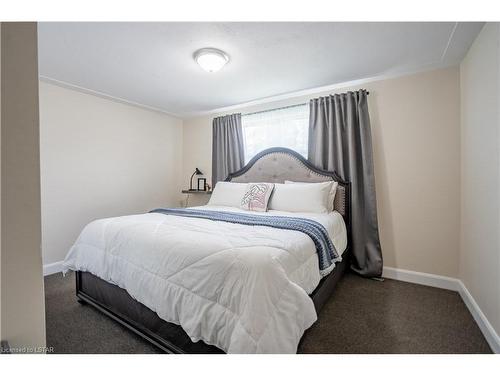 209 Murray St Street, Wallaceburg, ON - Indoor Photo Showing Bedroom