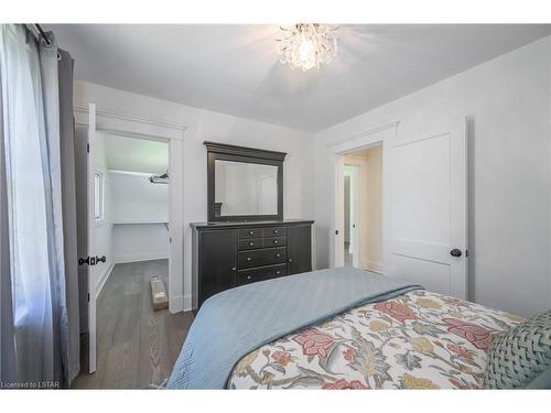 929 Colborne Street, London, ON - Indoor Photo Showing Bedroom
