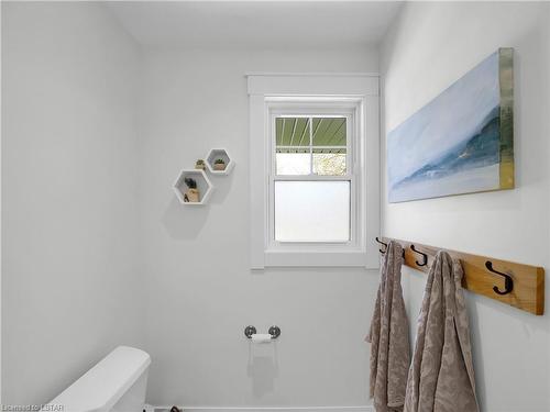 937 Glenbanner Road, London, ON - Indoor Photo Showing Bathroom