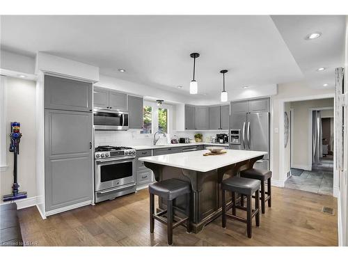 15 Cowan Avenue, London, ON - Indoor Photo Showing Kitchen With Upgraded Kitchen