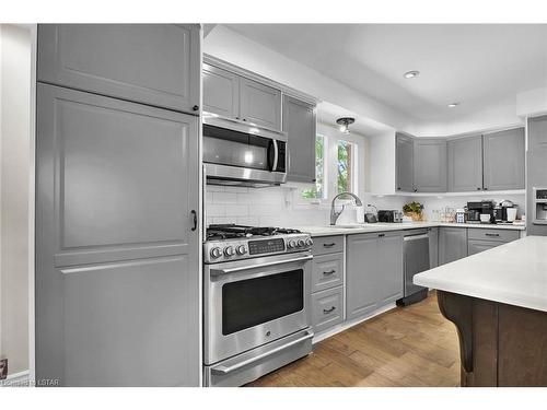 15 Cowan Avenue, London, ON - Indoor Photo Showing Kitchen With Upgraded Kitchen