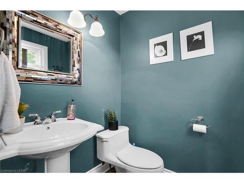 15 Cowan Avenue, London, ON - Indoor Photo Showing Bathroom