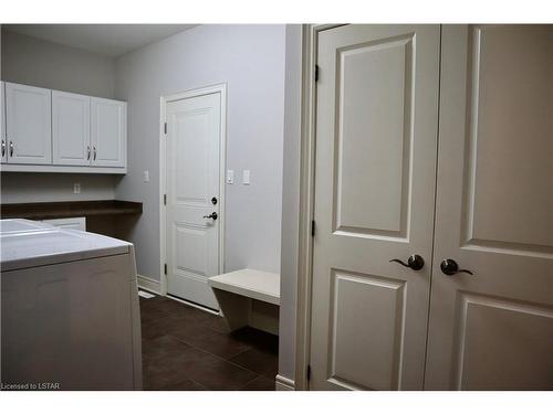1732 Riverbend Road, London, ON - Indoor Photo Showing Laundry Room