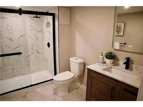 1732 Riverbend Road, London, ON - Indoor Photo Showing Bathroom