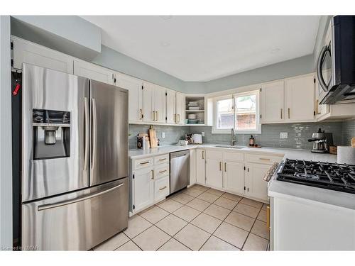 1 Crawford Green, London, ON - Indoor Photo Showing Kitchen With Stainless Steel Kitchen