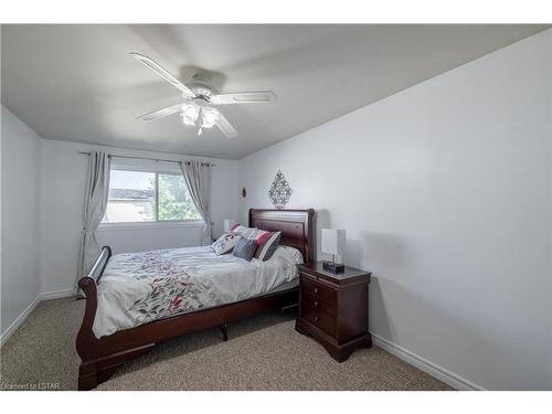 47 Conway Drive, London, ON - Indoor Photo Showing Bedroom