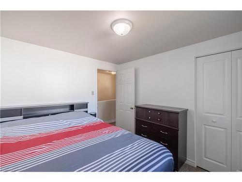 47 Conway Drive, London, ON - Indoor Photo Showing Bedroom