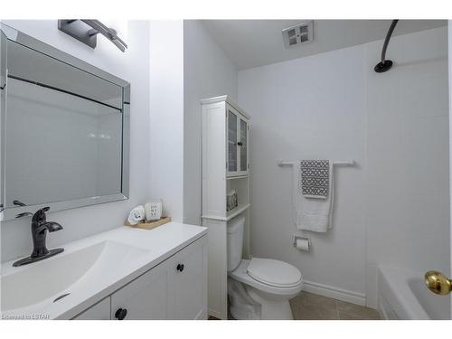 47 Conway Drive, London, ON - Indoor Photo Showing Bathroom