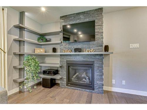 453 Belvedere Avenue, London, ON - Indoor Photo Showing Living Room With Fireplace