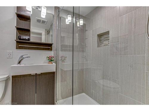 453 Belvedere Avenue, London, ON - Indoor Photo Showing Bathroom
