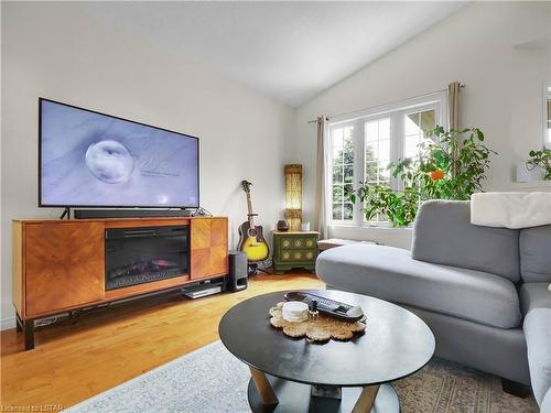 1735 Jubilee Drive, London, ON - Indoor Photo Showing Living Room With Fireplace
