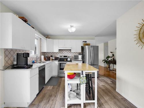 1735 Jubilee Drive, London, ON - Indoor Photo Showing Kitchen With Stainless Steel Kitchen