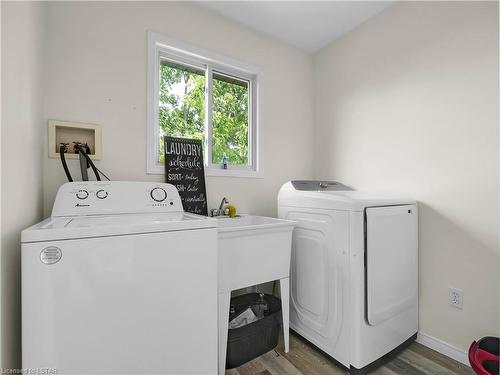 1735 Jubilee Drive, London, ON - Indoor Photo Showing Laundry Room