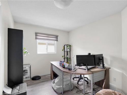 1735 Jubilee Drive, London, ON - Indoor Photo Showing Office