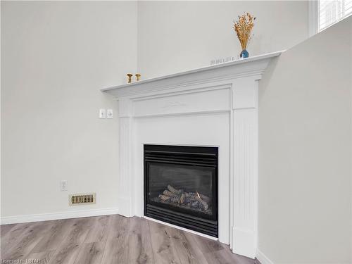 1735 Jubilee Drive, London, ON - Indoor Photo Showing Living Room With Fireplace