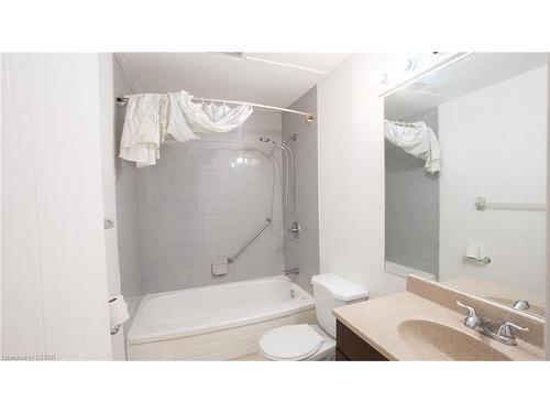 165-1247 Huron Road, London, ON - Indoor Photo Showing Bathroom