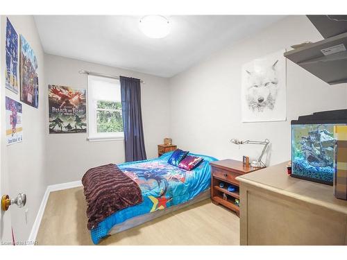 211 Trowbridge Avenue, London, ON - Indoor Photo Showing Bedroom