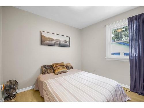 211 Trowbridge Avenue, London, ON - Indoor Photo Showing Bedroom