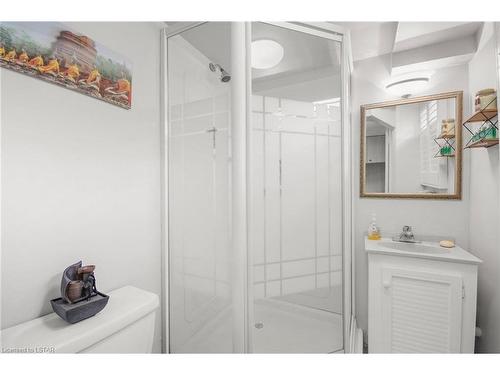211 Trowbridge Avenue, London, ON - Indoor Photo Showing Bathroom