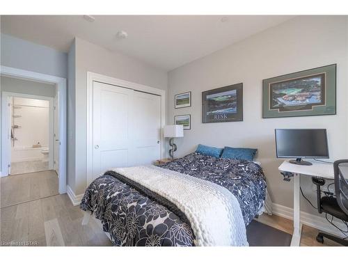 908-460 Callaway Road, London, ON - Indoor Photo Showing Bedroom