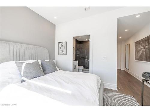 908-460 Callaway Road, London, ON - Indoor Photo Showing Bedroom