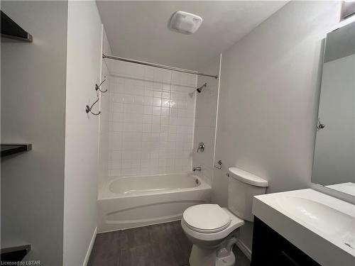 2025 Denview Avenue, London, ON - Indoor Photo Showing Bathroom