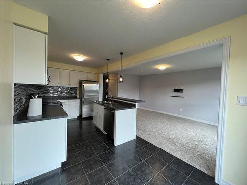 2025 Denview Avenue, London, ON - Indoor Photo Showing Kitchen With Stainless Steel Kitchen