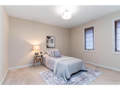 434 Stonehaven Place, London, ON - Indoor Photo Showing Bedroom
