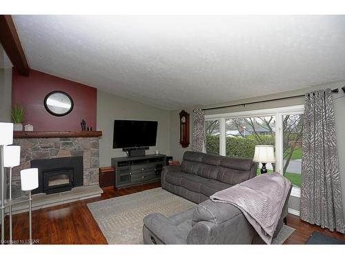 10 Oregon Road, London, ON - Indoor Photo Showing Living Room With Fireplace