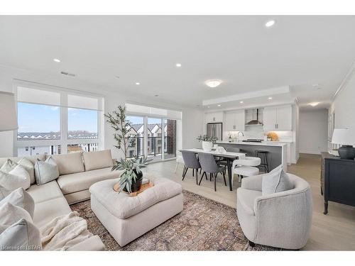 311-1975 Fountain Grass Drive, London, ON - Indoor Photo Showing Living Room