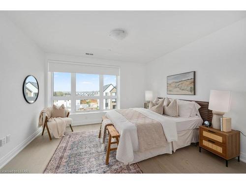 311-1975 Fountain Grass Drive, London, ON - Indoor Photo Showing Bedroom