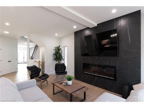 6378 Heathwoods Avenue, London, ON - Indoor Photo Showing Living Room With Fireplace