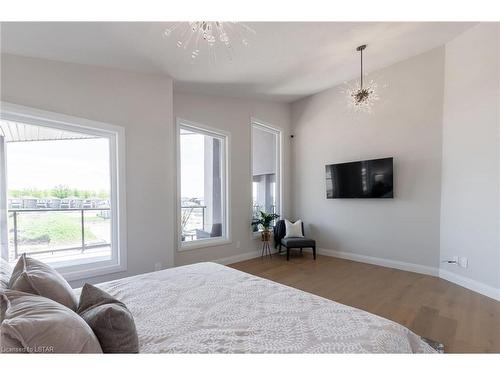 6378 Heathwoods Avenue, London, ON - Indoor Photo Showing Bedroom