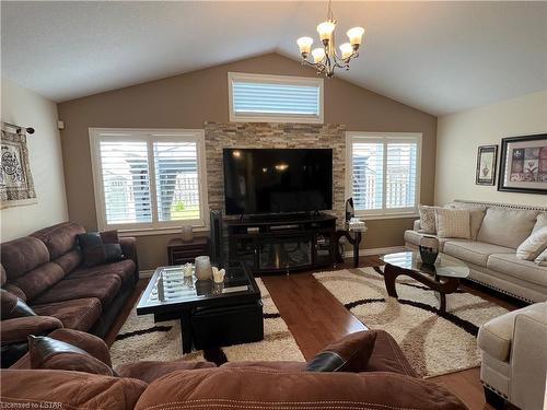 1742 Ennismore Crescent, London, ON - Indoor Photo Showing Living Room