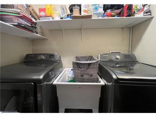 1742 Ennismore Crescent, London, ON - Indoor Photo Showing Laundry Room