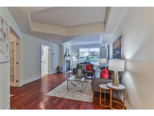 211-250 Sydenham Street, London, ON - Indoor Photo Showing Living Room