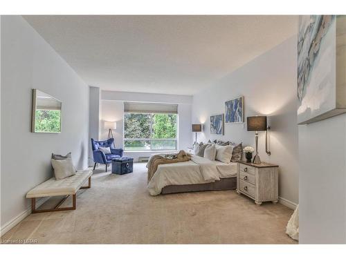 211-250 Sydenham Street, London, ON - Indoor Photo Showing Bedroom