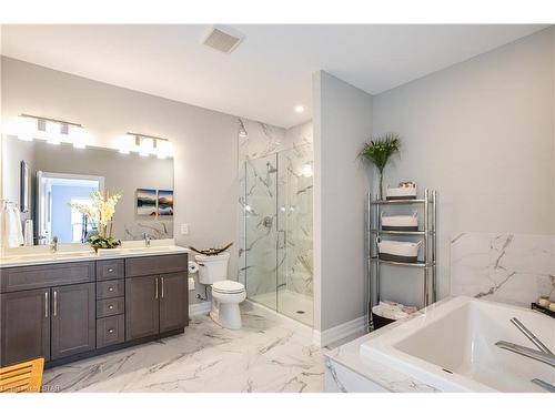 202-460 Callaway Road, London, ON - Indoor Photo Showing Bathroom